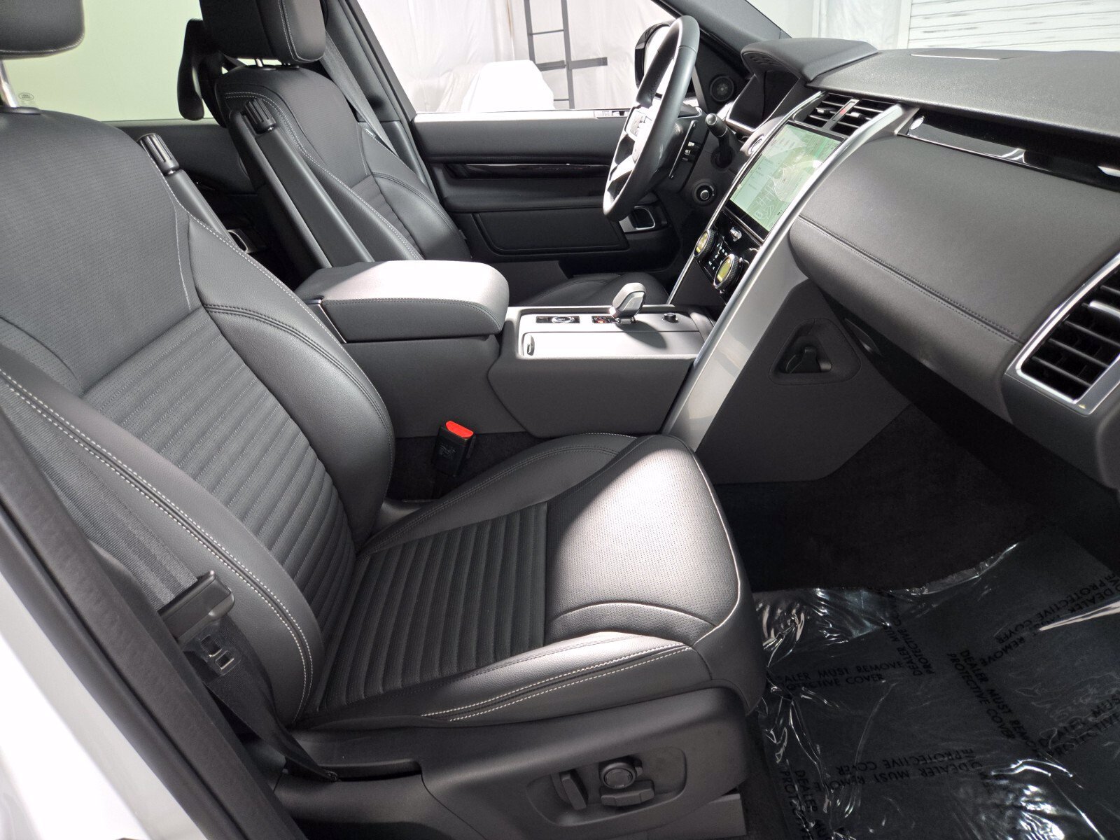 Used 2026 Land Rover Discovery S AWD/4WD image 3