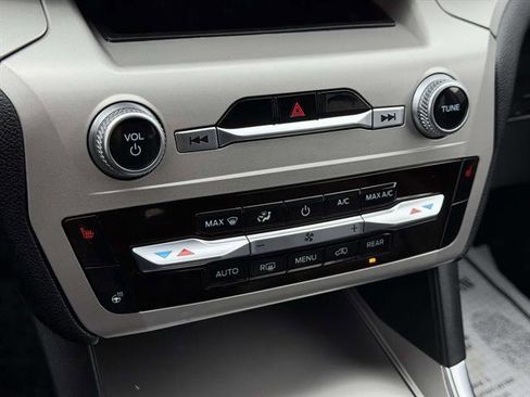 Used 2022 Ford Explorer XLT w/ Equipment Group 202A image 19