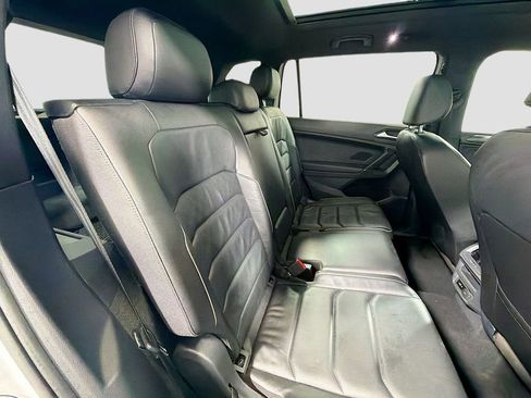 Used 2018 Volkswagen Tiguan SEL Premium w/ R-Line Package AWD/4WD image 30