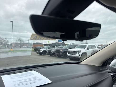 Used 2022 Buick Enclave Essence w/ Sound and Sites Package image 23