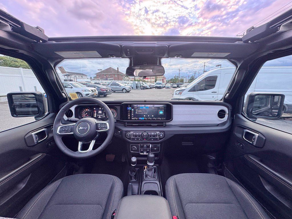 Used 2026 Jeep Wrangler Unlimited Sahara AWD/4WD image 11