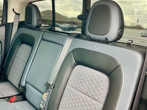 Used 2017 Chevrolet Colorado Z71 image 30