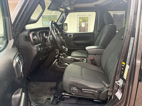 Used 2021 Jeep Gladiator Sport AWD/4WD image 10