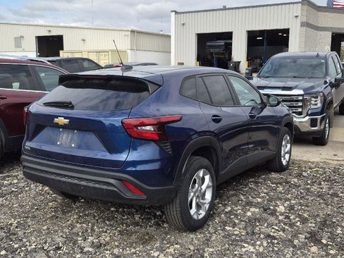 Used 2024 Chevrolet Trax LS w/ LS Convenience Package image 3