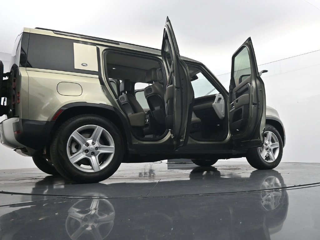 Used 2021 Land Rover Defender 110 SE AWD/4WD image 29