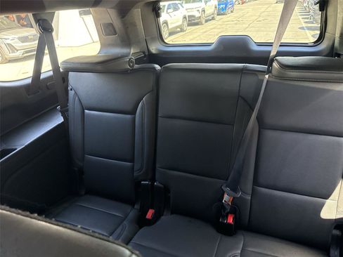 Used 2024 Chevrolet Suburban LT RWD image 33