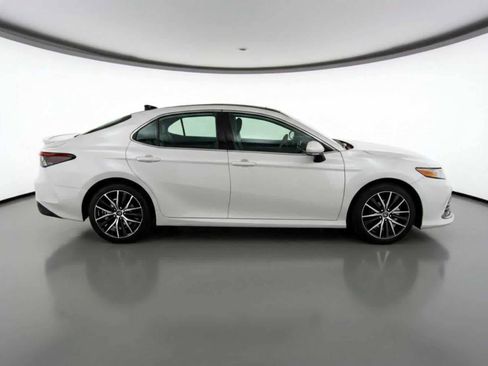 Used 2023 Toyota Camry XLE image 6