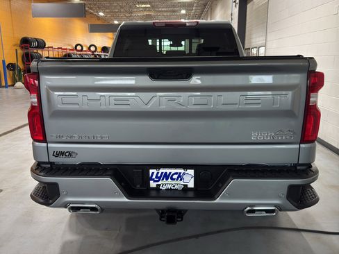 Used 2025 Chevrolet Silverado 1500 High Country w/ High Country Premium Package AWD/4WD image 4