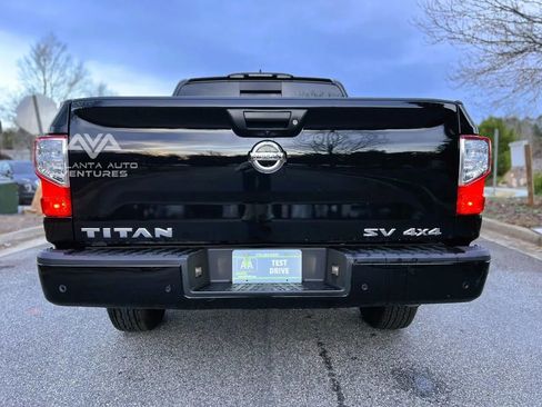 Used 2022 Nissan Titan SV image 10
