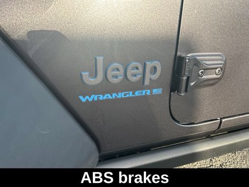 Used 2024 Jeep Wrangler Unlimited Rubicon 4xe AWD/4WD image 19