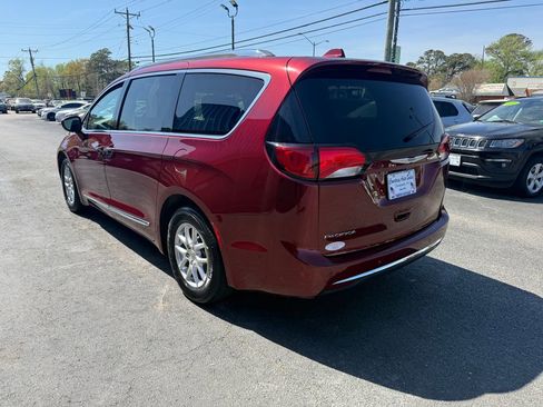 Used 2020 Chrysler Pacifica Touring-L w/ Advanced Safetytec Group FWD image 10
