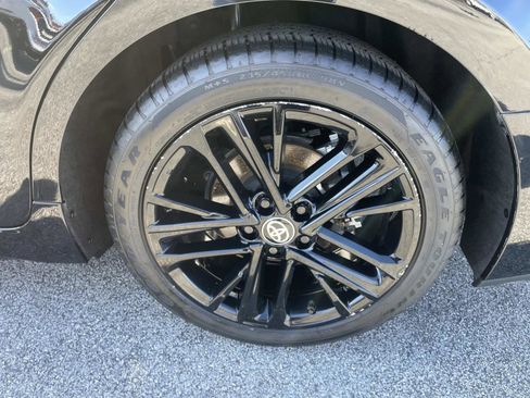 Used 2025 Toyota Camry SE image 11