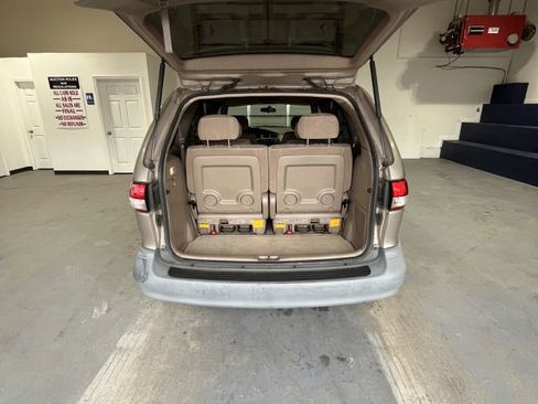 Used 2003 Toyota Sienna CE image 1