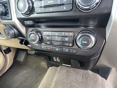 Used 2018 Ford F150 Lariat w/ Equipment Group 501A Mid image 27