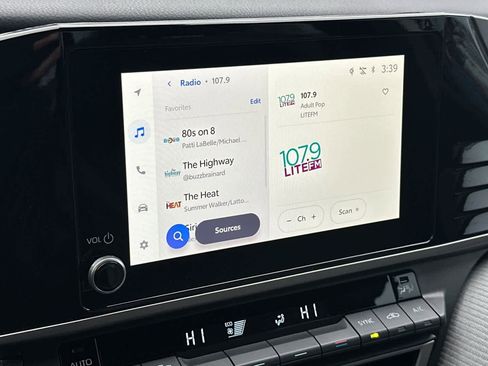 Used 2025 Toyota Camry SE image 17