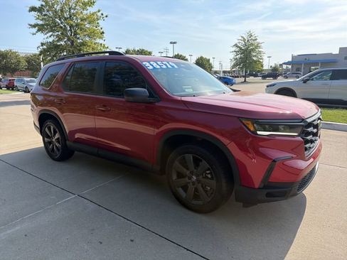 Used 2025 Honda Pilot Sport image 7
