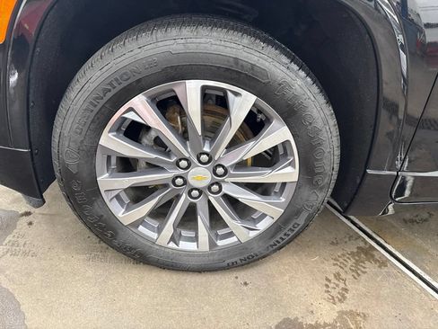 Used 2023 Chevrolet Traverse Premier AWD/4WD image 11