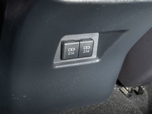 Used 2021 Toyota Venza Limited w/ Advanced Technology Package image 8