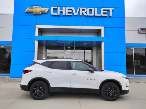 Used 2024 Chevrolet Blazer LT w/ Convenience Package FWD image 4