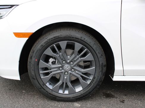 New 2026 Honda Odyssey Touring image 13