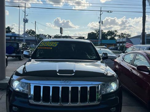 Used 2011 Jeep Grand Cherokee Limited AWD/4WD image 2