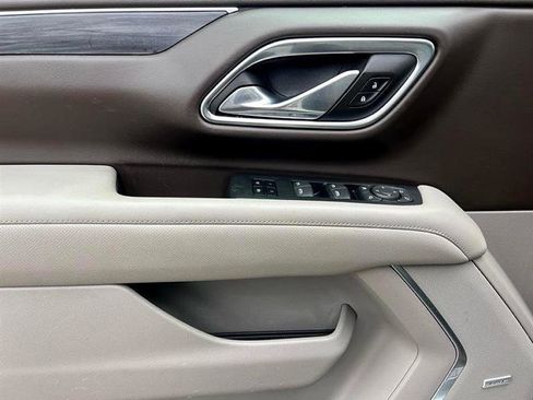 Used 2021 GMC Yukon SLT w/ SLT Premium Package image 18