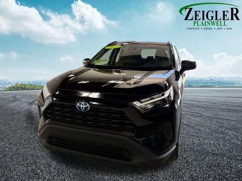 Used 2023 Toyota RAV4 LE AWD/4WD image 9