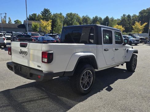 Used 2023 Jeep Gladiator Overland image 3