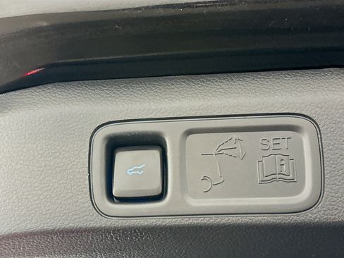 Used 2024 Ford Expedition XLT image 32