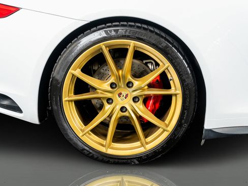 Used 2019 Porsche 911 Targa 4 GTS image 9