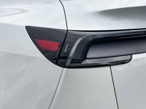 Used 2026 Tesla Model Y 2WD image 8