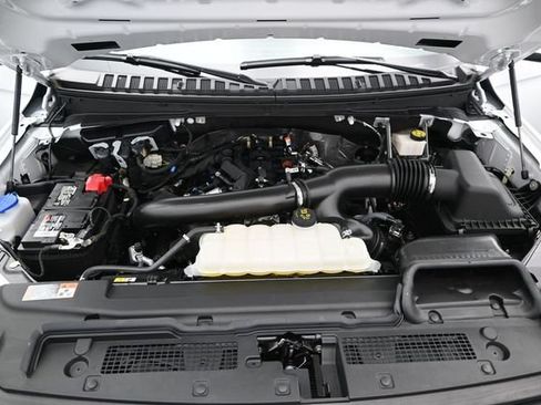 Used 2024 Ford Expedition XLT RWD image 19