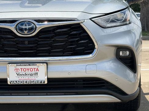 Used 2021 Toyota Highlander Platinum AWD/4WD image 9