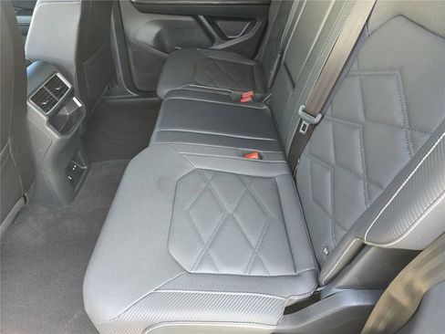 Used 2024 Volkswagen Atlas Cross Sport SE FWD image 14
