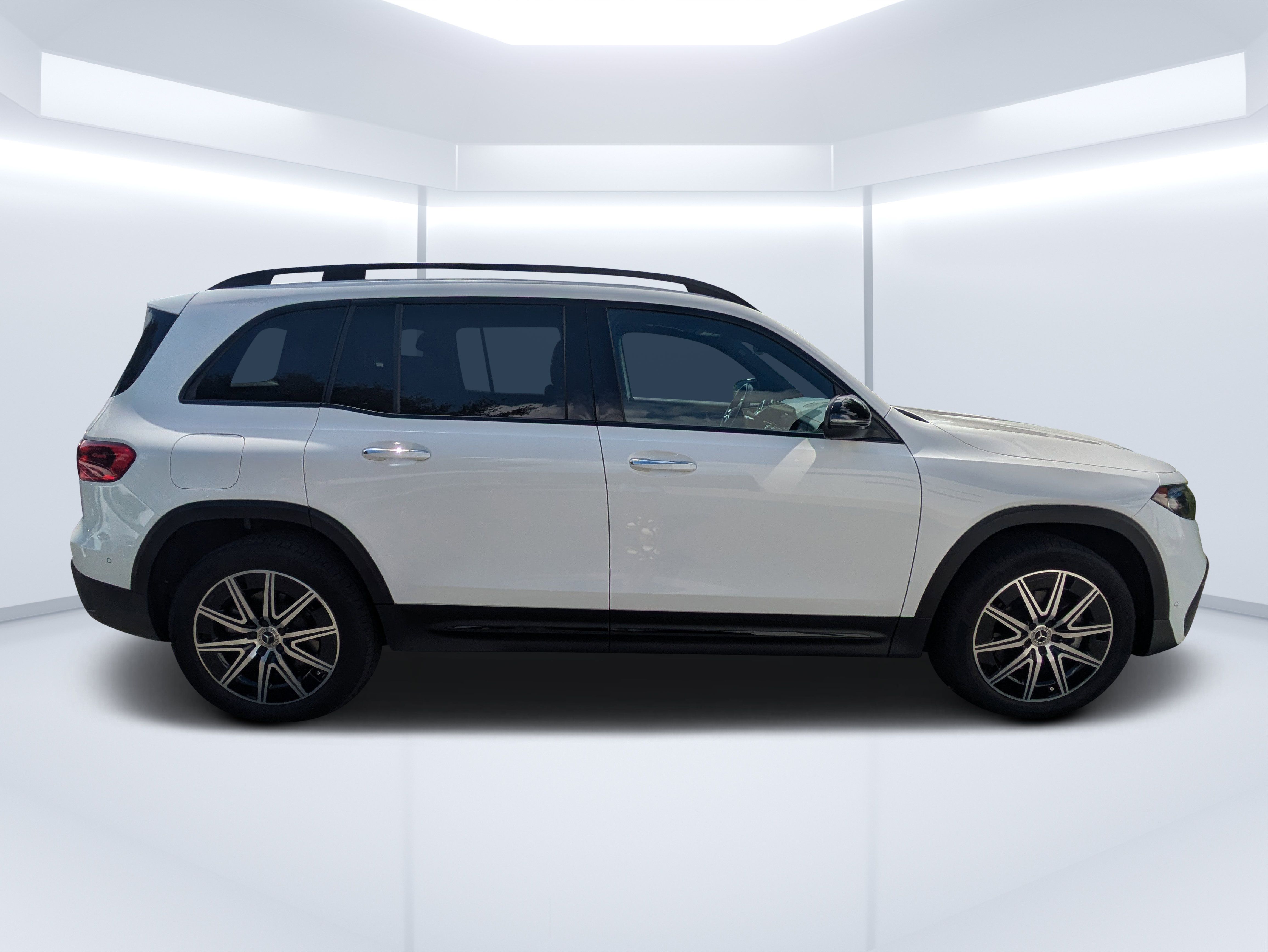 Used 2024 Mercedes-Benz EQB 350 4MATIC SUV image 2