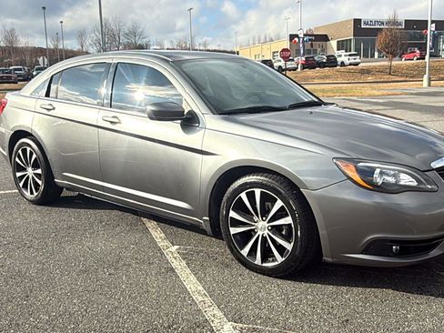 Used 2013 Chrysler 200 Limited w/ Sun/Sound Group image 2