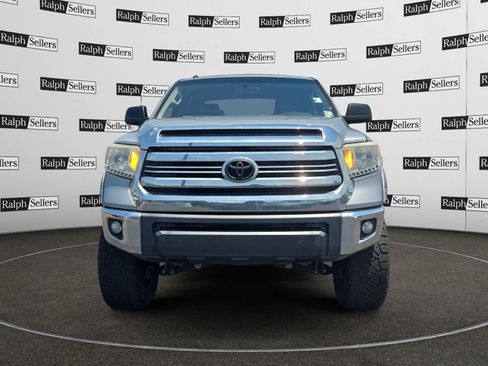 Used 2017 Toyota Tundra SR5 w/ SR5 Upgrade Package AWD/4WD image 8