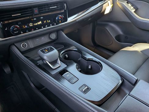 Used 2023 Nissan Rogue SL w/ SL Premium Package image 25