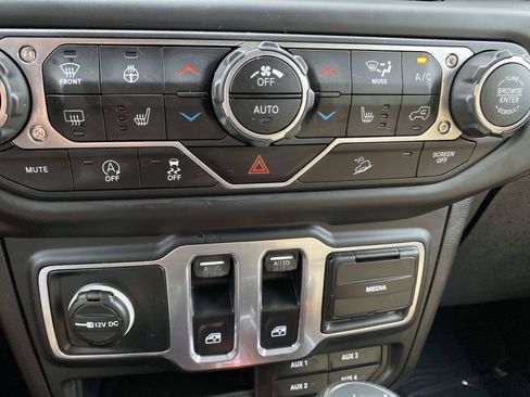 Used 2018 Jeep Wrangler Sport AWD/4WD image 14