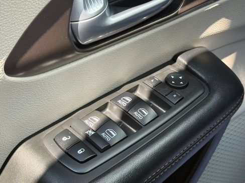 Used 2017 Chrysler Pacifica Touring-L Plus FWD image 45