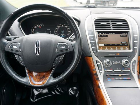 Used 2018 Lincoln MKX Reserve w/ Driver Assistance Package AWD/4WD image 10