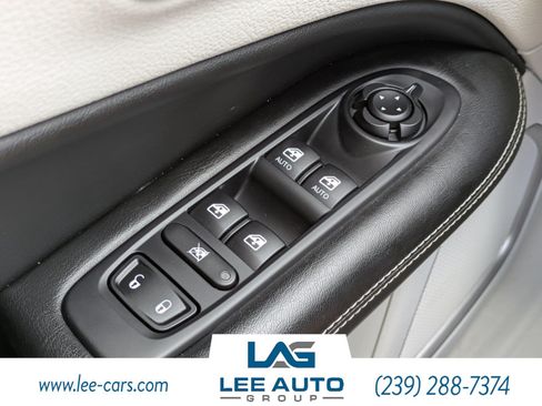 Used 2019 Jeep Compass Latitude w/ Popular Equipment Group FWD image 19