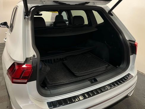 Used 2023 Volkswagen Tiguan SEL R-Line image 25