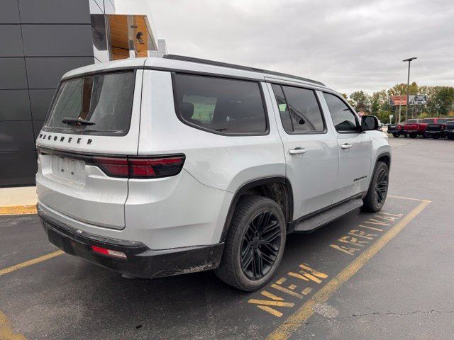Used 2022 Jeep Wagoneer Series III AWD/4WD image 5