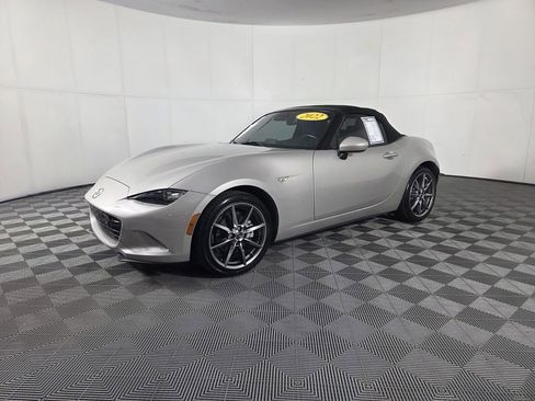 Used 2022 MAZDA MX-5 Miata Grand Touring RWD image 4