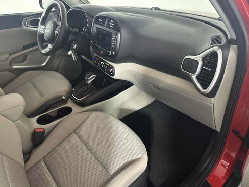 Used 2023 Kia Soul LX FWD image 16