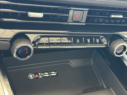 New 2026 Chevrolet Tahoe Premier w/ Sun And Tow Package AWD/4WD image 25
