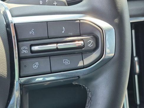 Used 2025 GMC Yukon Denali RWD image 19