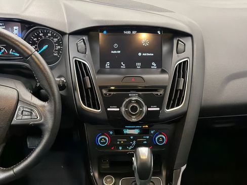 Used 2016 Ford Focus Titanium w/ Exterior Protection Package image 17