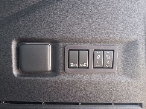 Used 2026 GMC Yukon Denali Ultimate AWD/4WD image 7